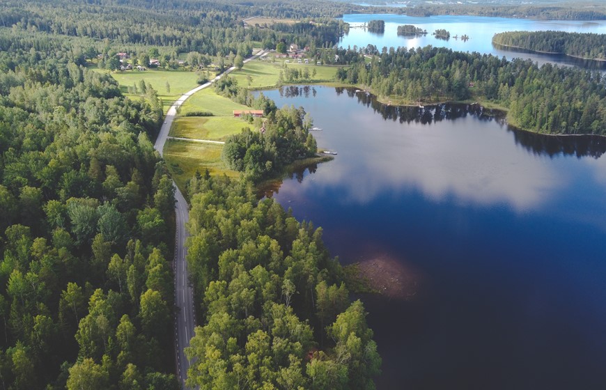 Nora, Två sjöar runt