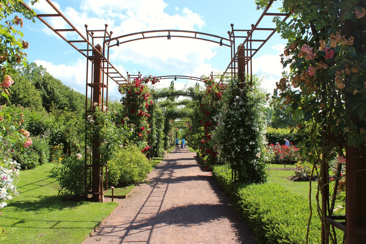 Rosenlunds herrgård och rosarium