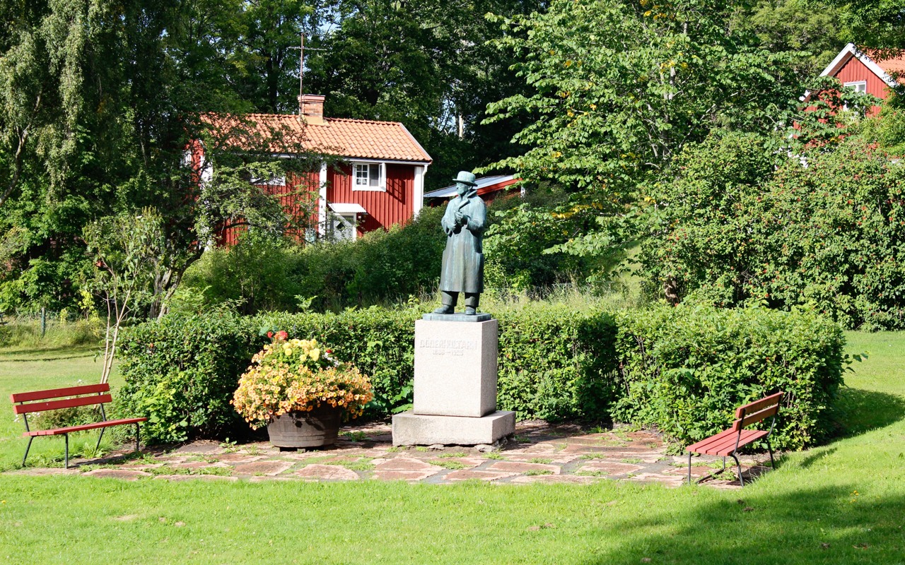 Döderhultarstatyn